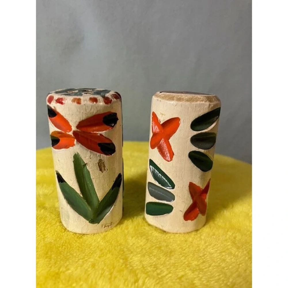 Vintage Wooden Tiki /‎ Folk Art Totem Pole Salt & Pepper Shakers